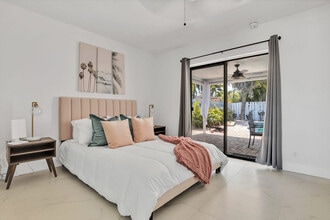 2932 NW 10th Ave in Wilton Manors, FL - Building Photo - Building Photo