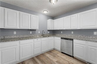 348 N 14th St in Rogers, AR - Building Photo - Building Photo