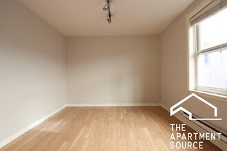 511 W Belmont Ave in Chicago, IL - Foto de edificio - Building Photo