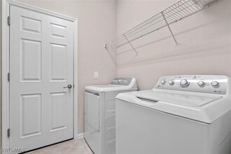 4184 Bisque Ln in Ft. Myers, FL - Foto de edificio - Building Photo