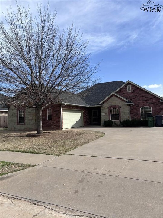 1715 Rockridge Dr in Wichita Falls, TX - Building Photo