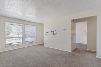 350 E 4850 S in Washington Terrace, UT - Building Photo - Building Photo