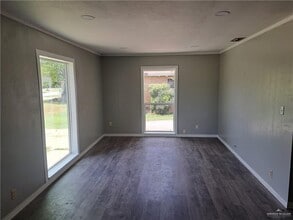 1804 N 5th St in McAllen, TX - Foto de edificio - Building Photo