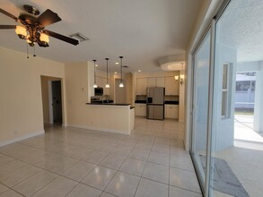 330 Clocktower Dr in Jupiter, FL - Foto de edificio - Building Photo