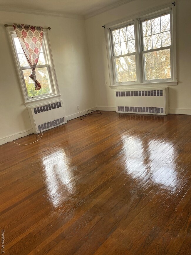 192 Beech St in Valley Stream, NY - Building Photo - Building Photo