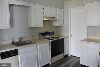 211 Mews Dr in Sellersville, PA - Building Photo - Building Photo