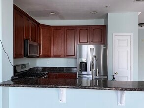 76 Lyon Ct in Jersey City, NJ - Building Photo - Building Photo