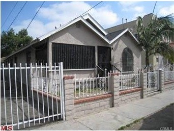 331 W 58th St in Los Angeles, CA - Building Photo