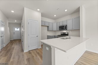76 Alexander Wy in Mount Holly, NJ - Building Photo - Building Photo