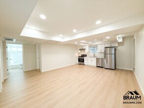 15634 Leadwell St in Los Angeles, CA - Building Photo - Building Photo
