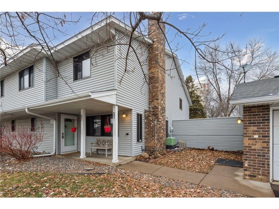 9455 Ranchview Ln N in Maple Grove, MN - Building Photo