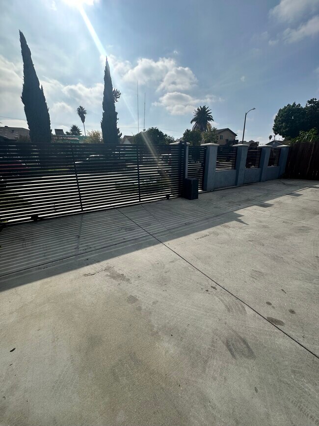 731 W 99th St in Los Angeles, CA - Building Photo - Building Photo