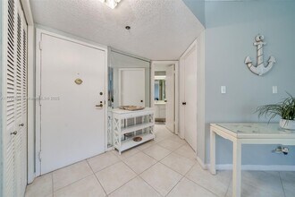 7400 Radice Ct in Lauderhill, FL - Foto de edificio - Building Photo