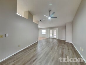 4611 S Country Hills Ct in Plant City, FL - Building Photo - Building Photo