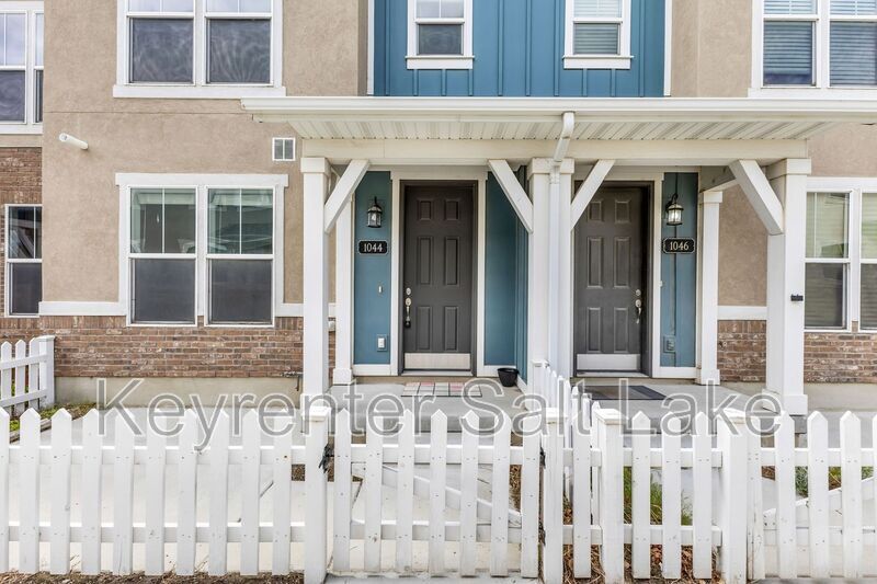 1044 W Painted Horse Ln in Bluffdale, UT - Building Photo
