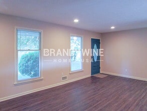 4060 W Stubbs Rd in College Park, GA - Foto de edificio - Building Photo