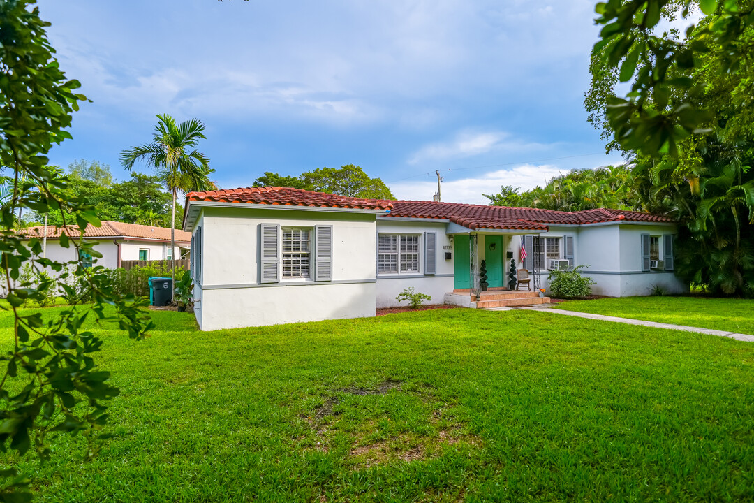 10733 NE 9th Ave in Biscayne Park, FL - Building Photo