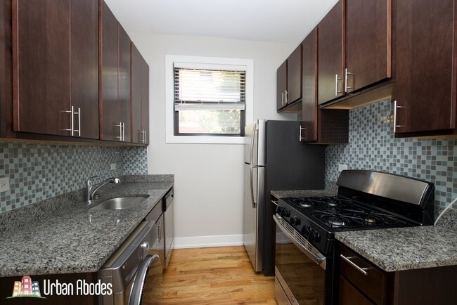 908 W George St, Unit M19G in Chicago, IL - Building Photo - Building Photo