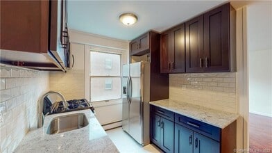 30 Glenbrook Rd in Stamford, CT - Building Photo - Building Photo