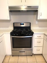 562 Silverwood Ave in Upland, CA - Foto de edificio - Building Photo