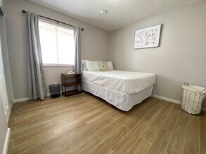 905 Center St in Henderson, NV - Building Photo - Building Photo