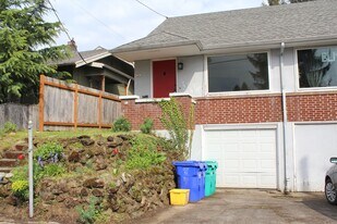 20-26 NE 56th Ave in Portland, OR - Building Photo