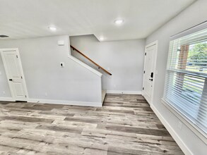 220 W Bond St in Denison, TX - Foto de edificio - Building Photo