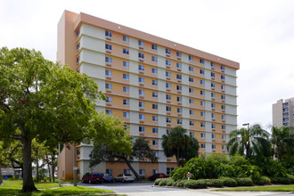 Burlington Tower in St. Petersburg, FL - Building Photo - Building Photo