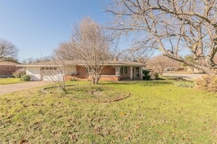 6956 Park Pl Dr in Richland Hills, TX - Building Photo