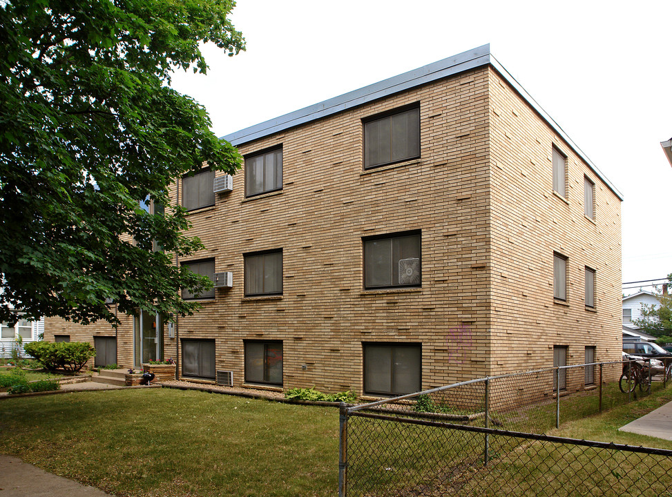 1547 Wynne Ave in St. Paul, MN - Building Photo