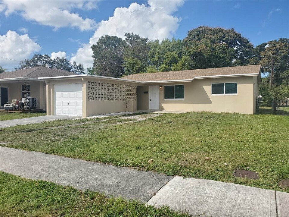 238 SW 6th St in Dania Beach, FL - Building Photo