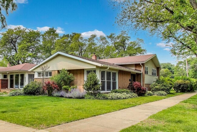 3425 Lake St in Evanston, IL - Building Photo - Building Photo