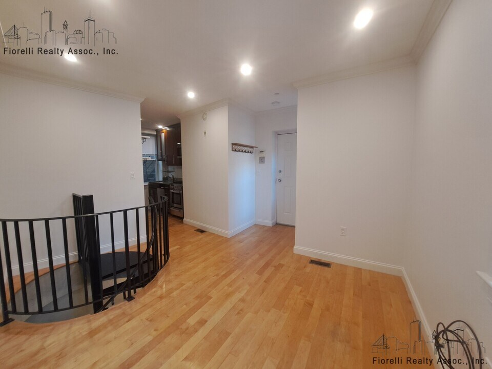 101 Prince, Unit 9 in Boston, MA - Building Photo