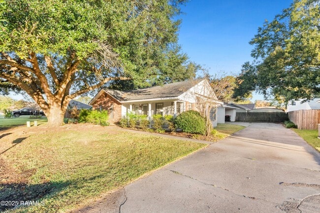 property at 115 Meadow Glen Dr