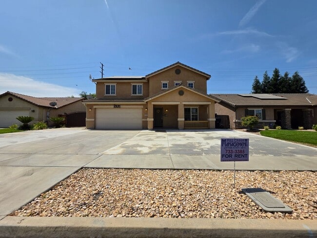 property at 2531 E Arlen Ave