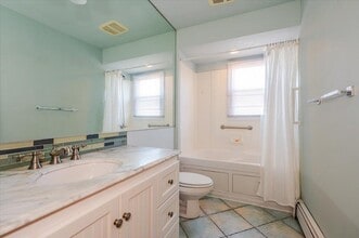 2674 Lee Pl in Bellmore, NY - Building Photo - Building Photo
