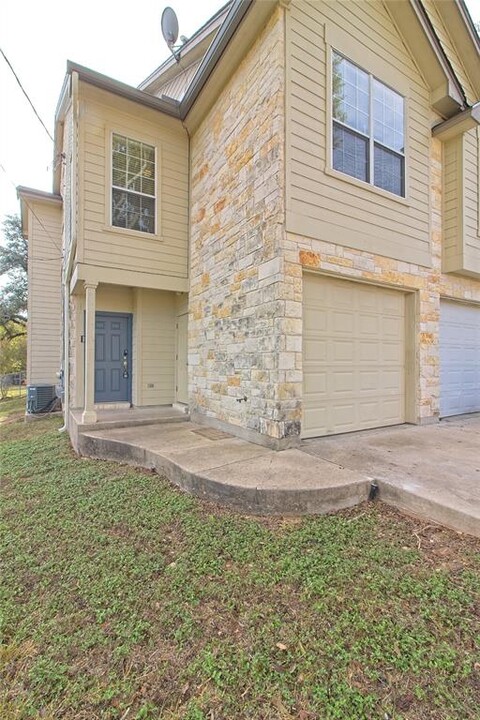 2903 Whisper Oaks Ln in Georgetown, TX - Building Photo