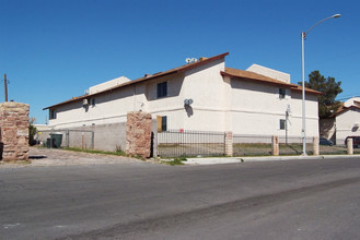 Cora Apartments in Las Vegas, NV - Building Photo - Building Photo