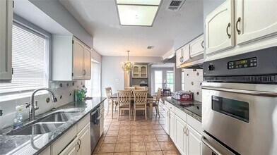 9206 Hendon Ln in Houston, TX - Foto de edificio - Building Photo