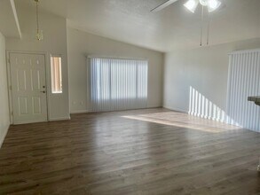 450 Chardonnay Way in Bullhead City, AZ - Building Photo - Building Photo