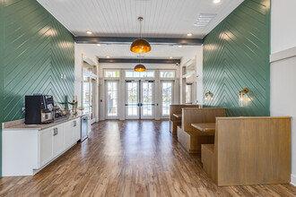 Harmon on the Lake in Apopka, FL - Foto de edificio - Interior Photo