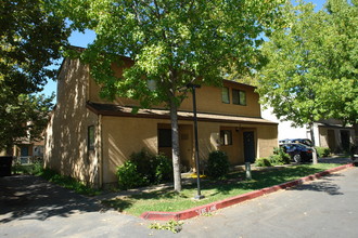 1-49 Rhodes Ter in Chico, CA - Building Photo - Building Photo