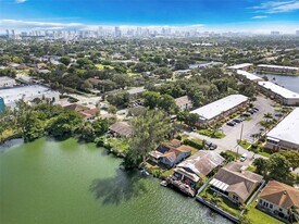 1020 SW 8th St in Hallandale Beach, FL - Building Photo