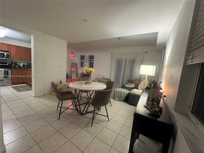 11002 NW 83rd St, Unit 201 in Doral, FL - Building Photo - Building Photo
