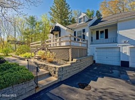 2550 Troy-Schenectady Rd in Niskayuna, NY - Building Photo