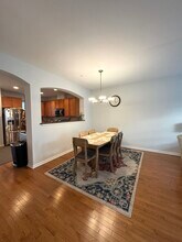 17 E Willow Rd in Wheeling, IL - Foto de edificio - Building Photo