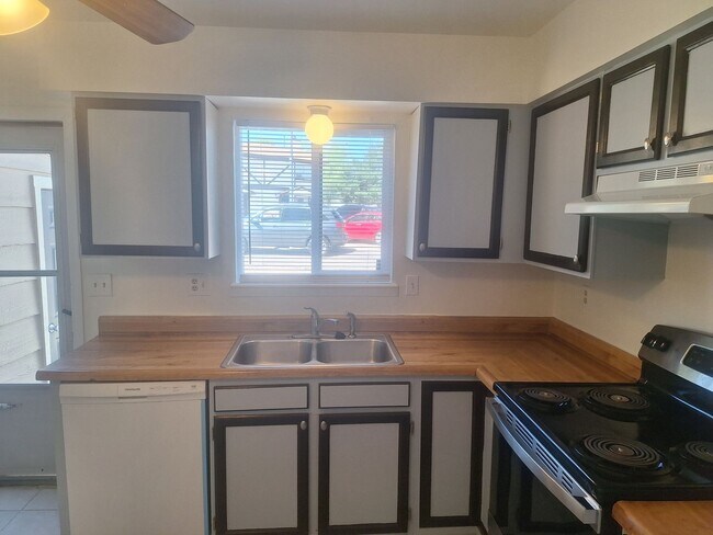 1966 Mineola Ct-Unit -B in Colorado Springs, CO - Building Photo - Building Photo