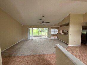 11018 Audie Brook Dr in Spring Hill, FL - Building Photo - Building Photo