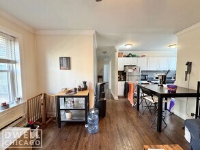 3825 N Greenview Ave, Unit 3817.5-2E in Chicago, IL - Building Photo - Building Photo