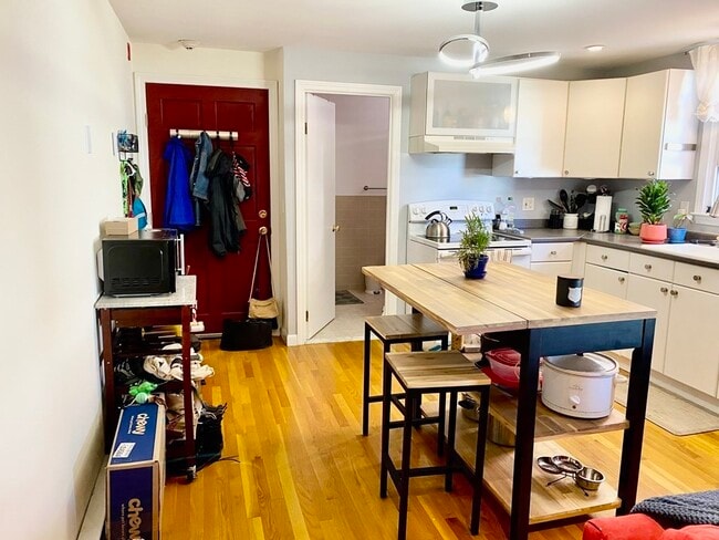 135 Central St in Somerville, MA - Building Photo - Building Photo